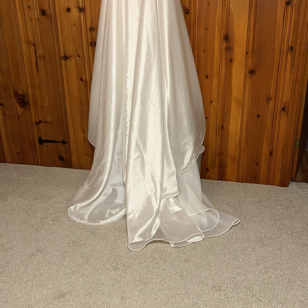 Robynn gown by Love Lives Here Bridal - Picture 5 of 12